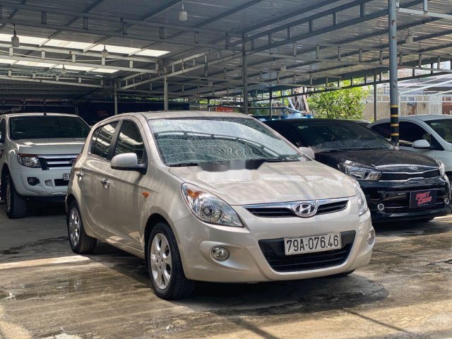 Cần bán lại xe Hyundai i20 1.4 AT 2011, màu kem (be), nhập khẩu  