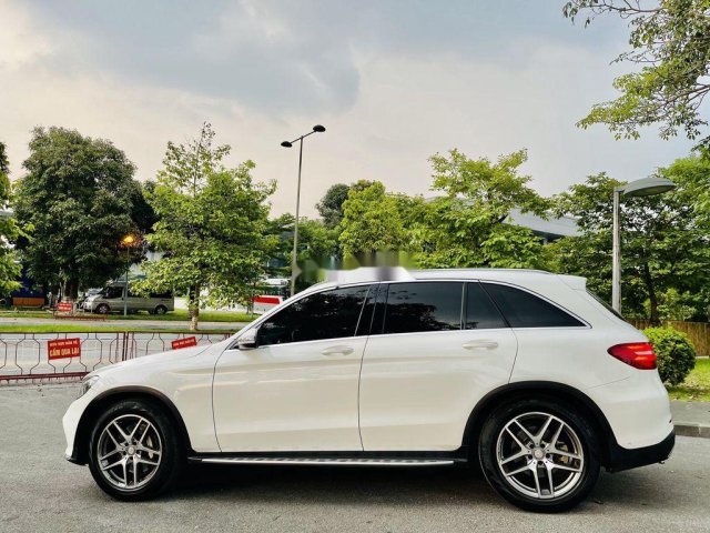 Bán Mercedes GLC 300 năm 2016, màu trắng còn mới