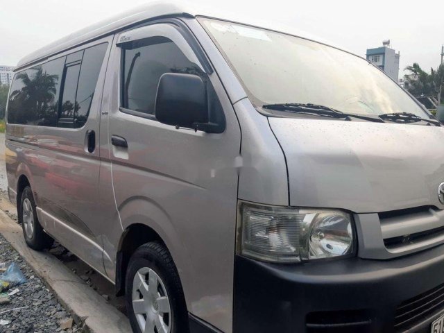 Cần bán Toyota Hiace sản xuất 2006, màu ghi vàng