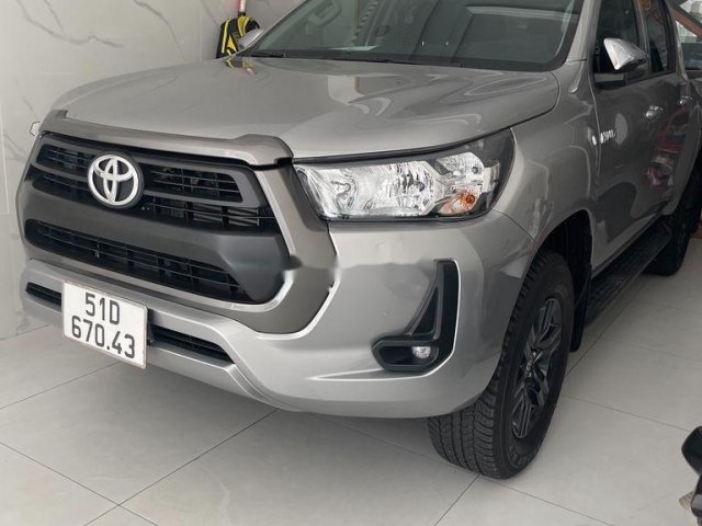 Bán Toyota Hilux 2020, màu xám, nhập khẩu xe gia đình, giá 695tr