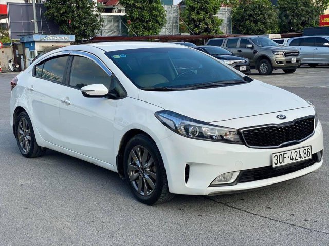 Xe Kia Cerato năm sản xuất 2016, màu trắng số sàn, 405 triệu