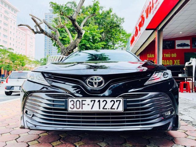 Cần bán lại xe Toyota Camry 2.5Q năm 2019, màu đen0