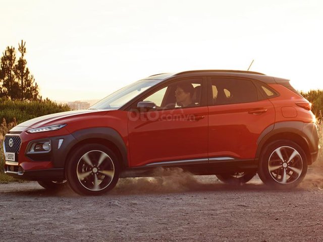 Cần bán Hyundai Kona 2.0 AT đặc biệt 2021, màu đỏ, giá 699tr0