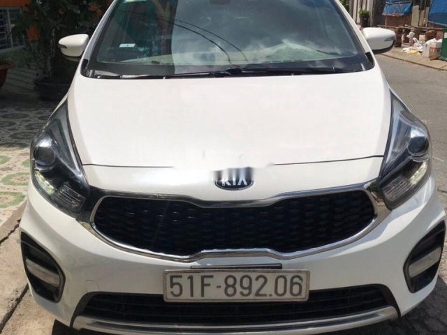 Bán xe Kia Rondo GATH năm sản xuất 2017, màu trắng còn mới, giá 473tr0