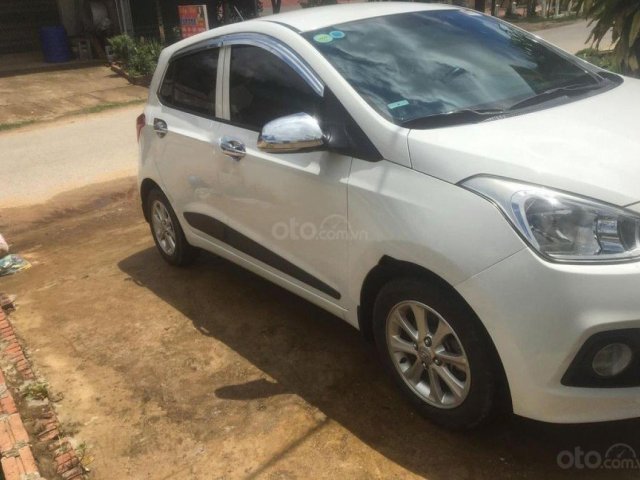 Cần bán lại xe Hyundai Grand i10 sản xuất năm 2016, màu trắng, xe nhập còn mới0