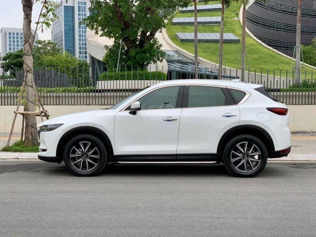 Cần bán xe Mazda CX 5 đời 2018, màu trắng0