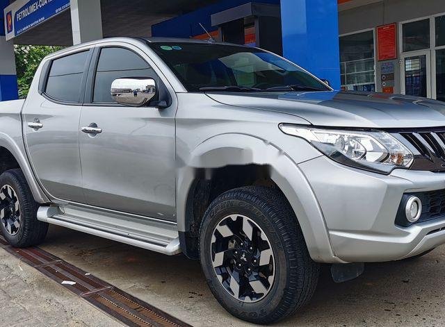 Bán Mitsubishi Triton 4x4 AT đời 2018, màu bạc, nhập khẩu0