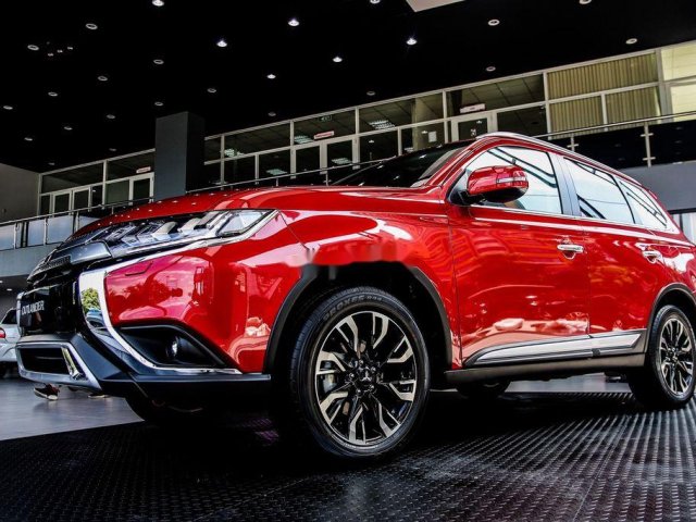 Bán xe Mitsubishi Outlander năm 2021, màu đỏ0