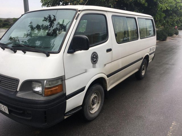 Cần bán Toyota Hiace năm sản xuất 2001, màu trắng chính chủ