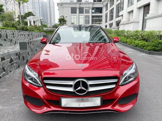 Cần bán gấp Mercedes C200 sản xuất 2018, đi 3.400km0