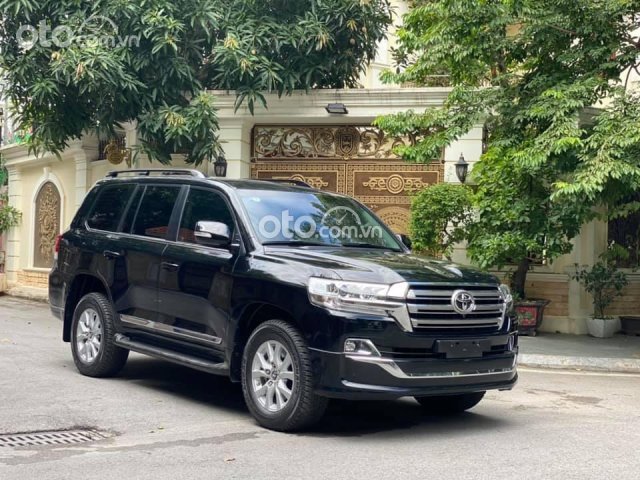 Bán Toyota Land Cruiser năm sản xuất 2019, màu đen đẹp như mới