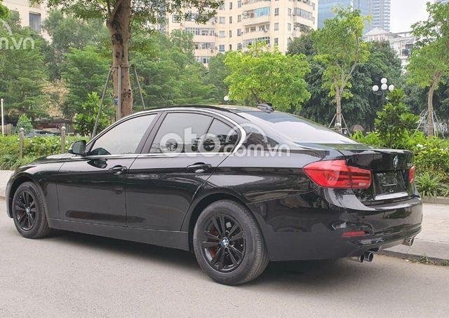 Bán BMW 320i năm 2016, màu đen số tự động, giá chỉ 990 triệu0