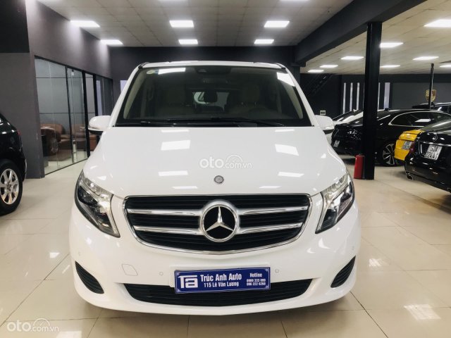 Mercedes-Benz V250 model 2017, xe 1 chủ có VAT cao