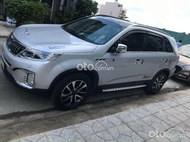 Cần bán Kia Sorento đời 2018, màu bạc như mới0