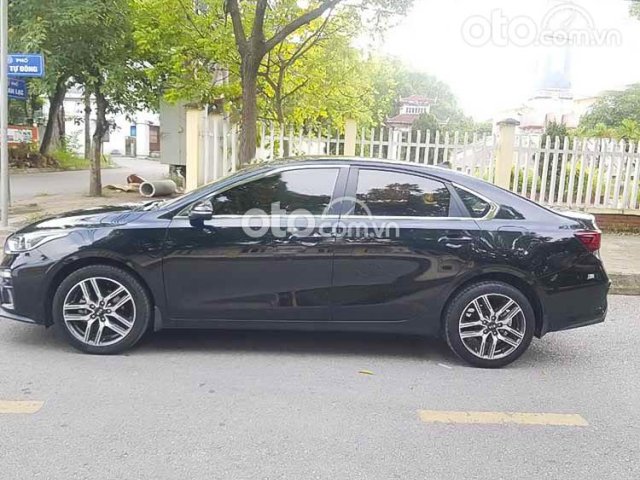 Bán ô tô Kia Cerato 1.6 MT năm sản xuất 2019, màu đen chính chủ0