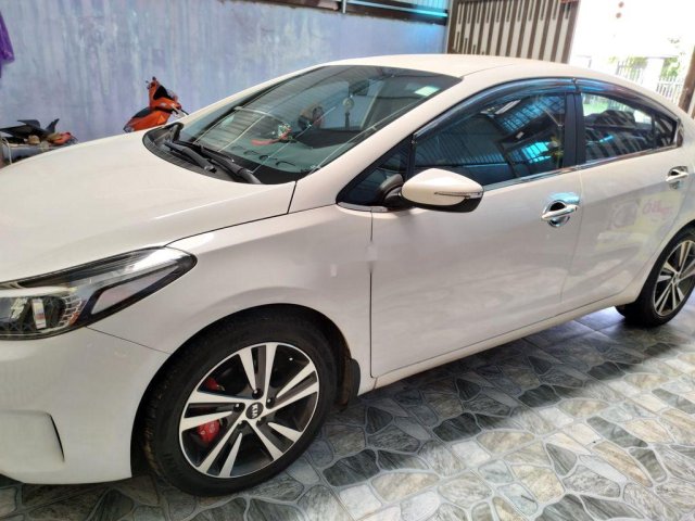 Bán xe Kia Cerato MT năm sản xuất 2018, màu trắng, nhập khẩu nguyên chiếc xe gia đình0