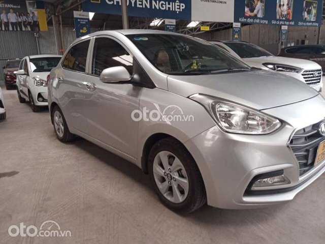 Cần bán lại xe Hyundai Grand i10 sản xuất 2019, màu bạc giá cạnh tranh