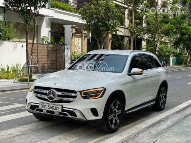 Bán Mercedes GLC 200 4Matic Facelift 2020, màu trắng như mới0