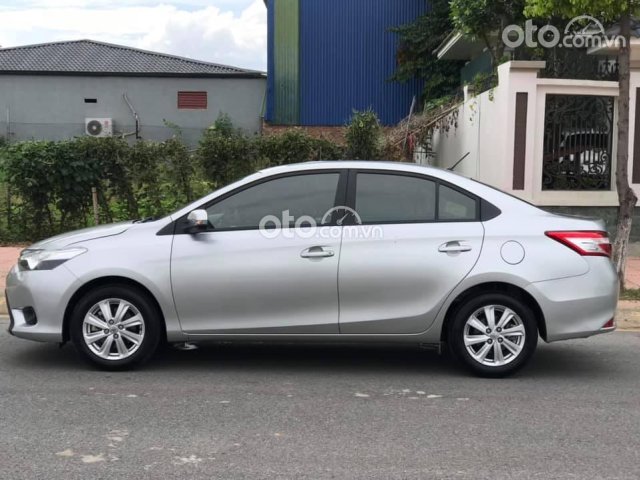 Bán xe Toyota Vios 1.5AT sản xuất 2020, màu bạc giá cạnh tranh0