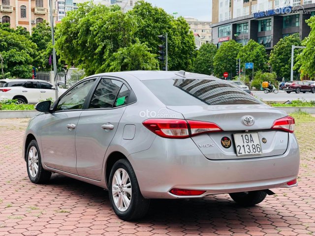 Xe Toyota Vios 1.5E CVT năm 2018 form mới, màu bạc