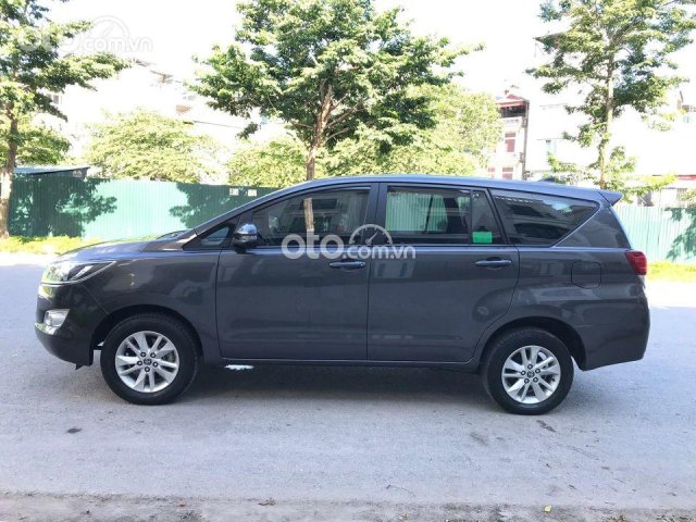 Cần bán Toyota Innova sản xuất 2016, màu xám như mới0