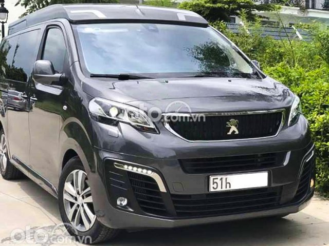 Cần bán gấp Peugeot Traveller năm sản xuất 2021, màu xám, xe nhập còn mới0