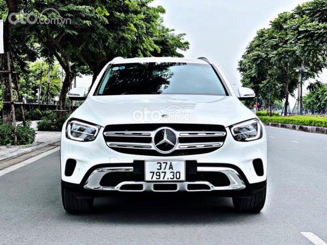 Cần bán gấp Mercedes GLC 200 đời 2020, màu trắng0