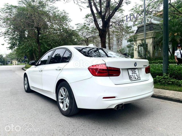 Bán ô tô BMW 320i sản xuất năm 2016, màu trắng, xe nhập0