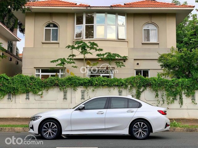 Cần bán lại xe BMW 320i sản xuất 2021, màu trắng