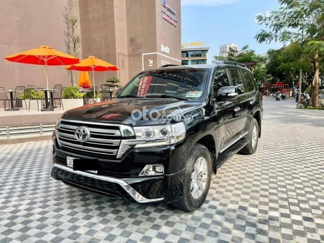 Bán nhanh chiếc Toyota Land Cruiser VX 4.6 đen nội thất kem0