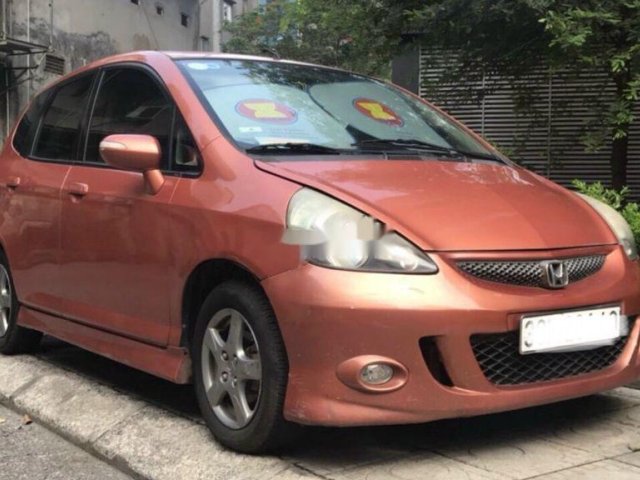 Cần bán Honda Jazz năm sản xuất 2010, màu đỏ cam0