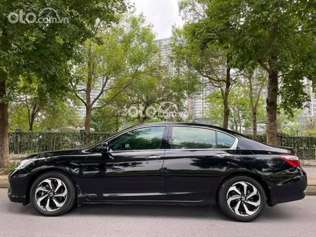 Cần bán lại xe Honda Accord 2018 đẹp lung linh0