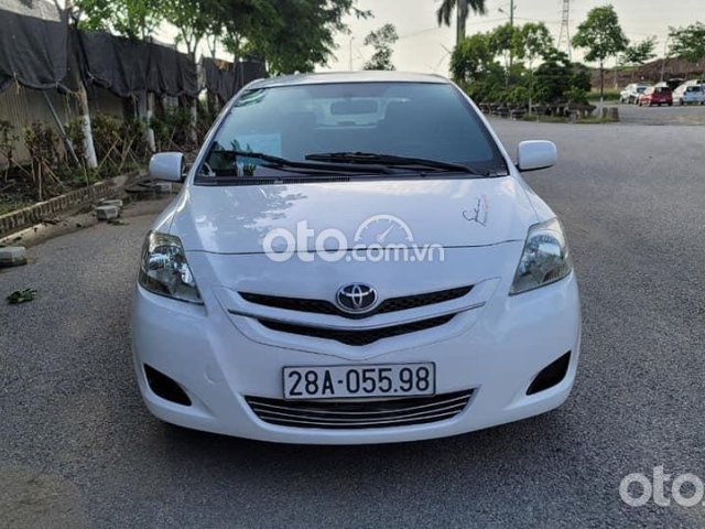 Cần bán gấp Toyota Vios sản xuất năm 2009, màu trắng số sàn0