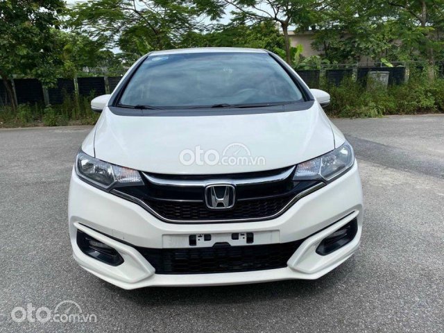 Bán nhanh chiếc Honda Jazz 2018 1.5 AT đời 20180