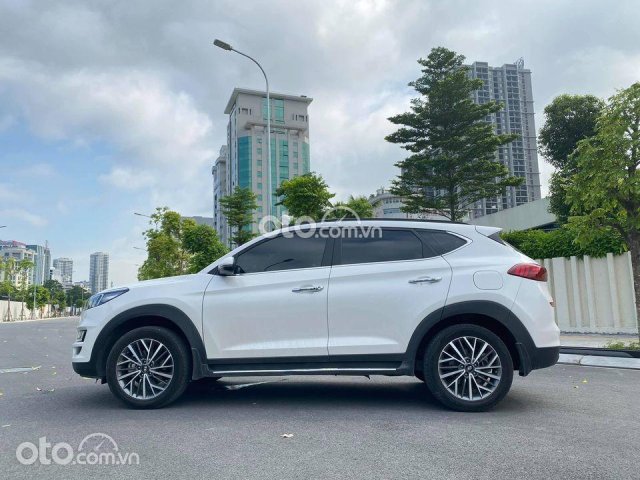 Cần bán xe Hyundai Tucson năm sản xuất 2019, màu trắng, giá chỉ 910 triệu0