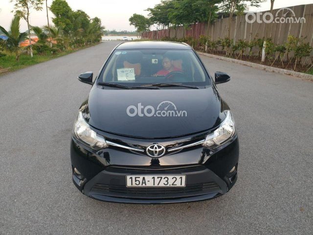 Cần bán lại xe Toyota Vios năm sản xuất 2015, màu đen số sàn, giá chỉ 355 triệu0