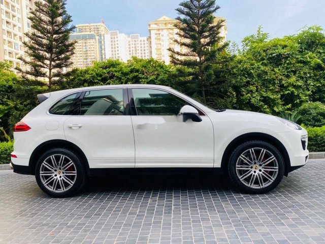 Cần bán gấp Porsche Cayenne sản xuất năm 2016, xe nhập còn mới