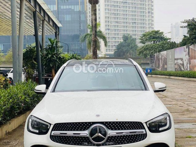 Bán Mercedes Benz GLC300 new 99,9% vừa đăng kí biển số, chưa đi km nào, giá cực ưu đãi, trả góp 75%, bảo hành chính hãng0