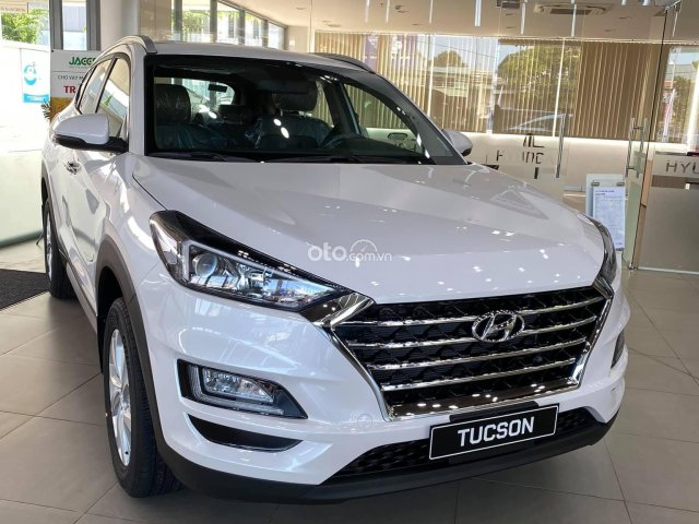 Cần bán Hyundai Tucson sản xuất 2021, màu trắng0