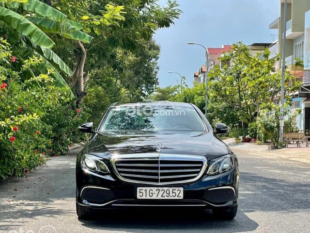 Chính chủ bán Mercedes E200 2018, màu đen số tự động