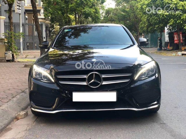 Bán nhanh với giá thấp chiếc Mercedes - Benz C300 AMG model 20170