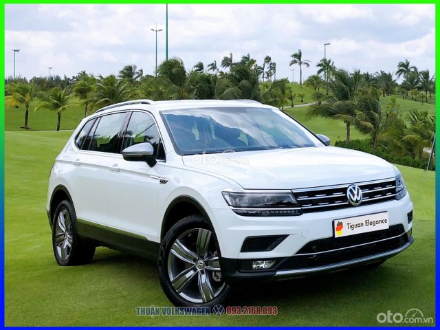 Tiguan Elegance 2021 màu trắng đã được hãng nâng cấp sẵn ghế chỉnh điện và bộ ghế da tuyệt đẹp, sẵn sàng giao ngay