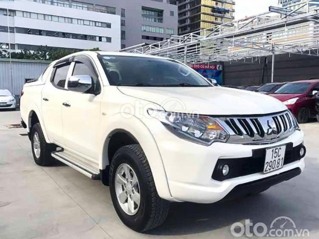 Cần bán Mitsubishi Triton 4x2AT đời 2016, màu trắng, nhập khẩu còn mới