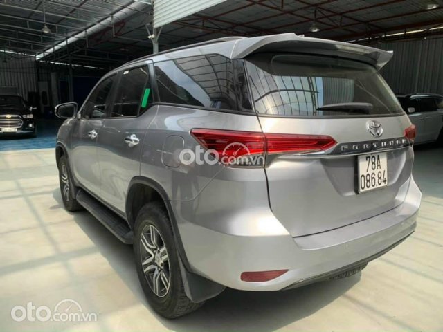 Bán xe Toyota Fortuner đời 2017, màu bạc, xe nhập số tự động, 838tr0