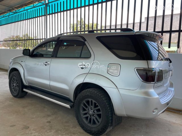 Xe Toyota Fortuner sản xuất 2009, màu bạc số tự động, giá tốt0