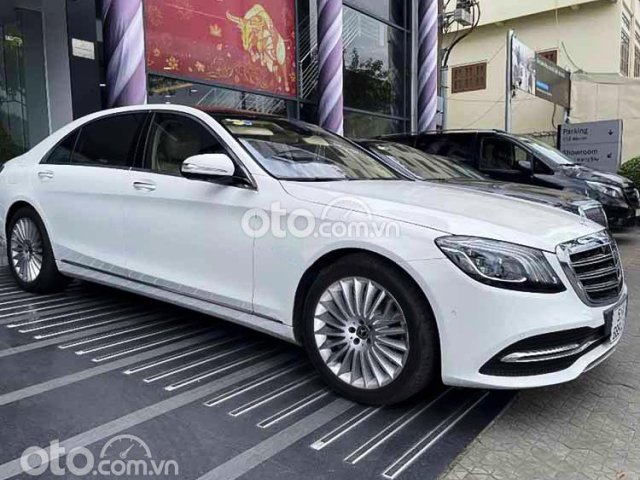 Bán Mercedes sản xuất năm 2020, màu trắng còn mới0