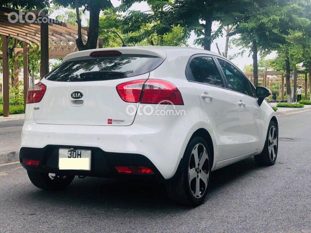 Cần bán Kia Rio sản xuất 2014, màu trắng, xe nhập