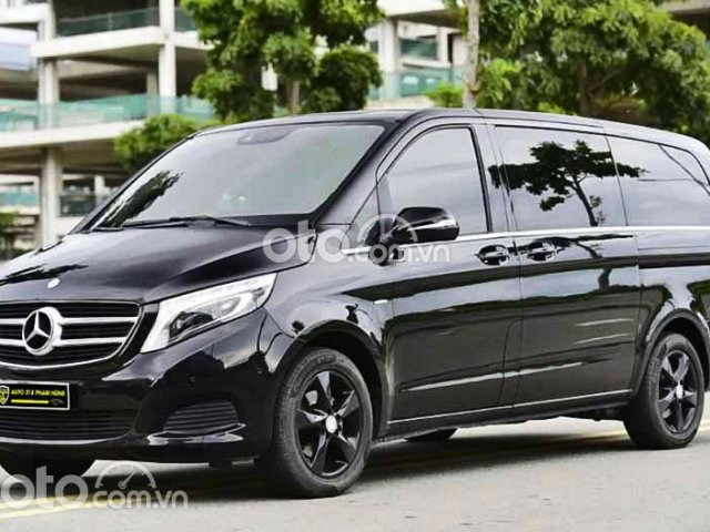 Cần bán xe Mercedes V220 đời 2016, màu đen, xe nhập0