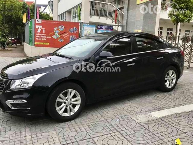 Bán Chevrolet Cruze năm 2015, màu đen số sàn, giá 330tr