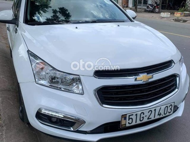 Cần bán xe Chevrolet Cruze đời 2016, màu trắng, 300 triệu